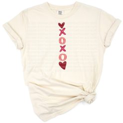 A vertical porch sign featuring colorful hearts and Welcome text with Valentine’s Day theme.