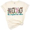 A playful XOXO design with love letters in a retro style, decorated for Valentine’s Day and Easter.
