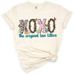 A playful XOXO design with love letters in a retro style, decorated for Valentine’s Day and Easter.