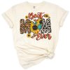 A bouquet of colorful flowers surrounds a Best Mom Ever message in stylish lettering.