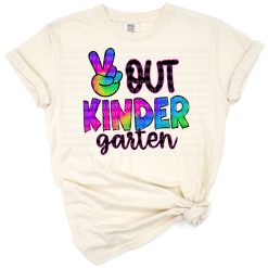 Retro tie dye peace out hand with playful kindergarten text and vibrant colors.